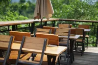 m&r house Hotels in Feuang