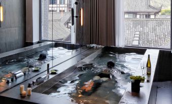 Leshan L Private Soup River View Hotel · City Vacation