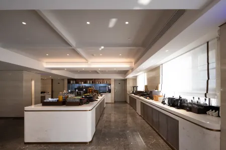 Atour Hotel Sanyuanli University of Traditional Chinese Medicine Guangzhou Railway Station Отели рядом с достопримечательностью «Chentian Garden»