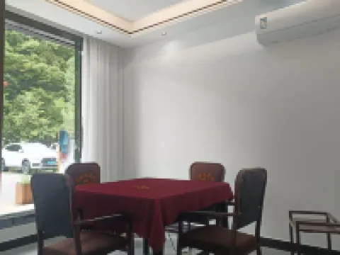 Wu and Mountain House Hotels in Nanjiang