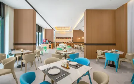 Haikou Meilan International Airport Microtel Wyndham Hotel Отели рядом с достопримечательностью «Guanlanhu Huayi Fengxiaogang Dianying Gongshe-Nanyang Street»