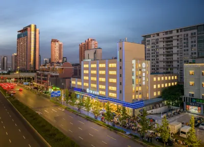 Floral Hotel·Gwangneung County Hotel Отели рядом с достопримечательностью «Печальное здание Университета Янцзы-Печальное здание»