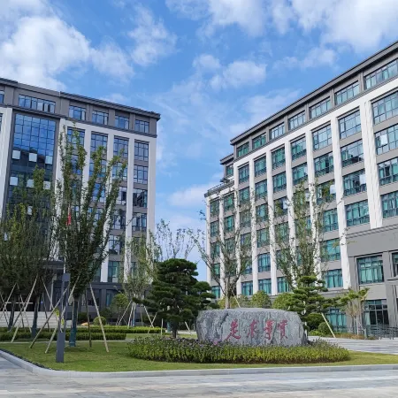 Pan'an Hongting University Hotel