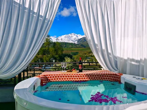 Ziyuxuan · Mystic Villa · Private Hot Spring Homestay (Nalati Branch)