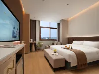 Rezen Chaokong Hotel (Guilin Elephant Trunk Hill Scenic Area Two Rivers and Four Lakes) Hotels near Xiufeng