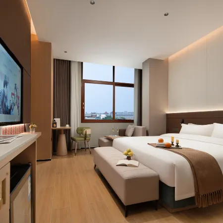Rezen Chaokong Hotel (Guilin Elephant Trunk Hill Scenic Area Two Rivers and Four Lakes)