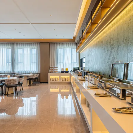 Jifeng International Hotel (Huocheng Qingshuihe Branch)