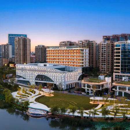 Jian'an People's Square Crystal Hotel