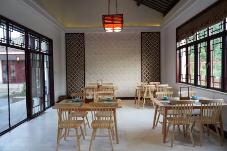 Floral Hotel·Yangshan Taohua Shili Hotel Отели рядом с достопримечательностью «Wuxi College of Vocational Technology (Qian'ou Road)»