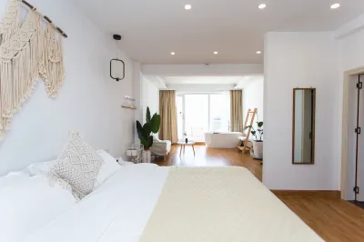 Dongshan if the first Guesthouse Hotels in Stone Scenic Spot In Old Town