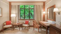 Shangri-La Hangzhou Hotels in Hangzhou