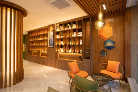 Qiankunrun Boutique Hotel (Meizhou Jiangbei) Отели рядом с достопримечательностью «Jiaying University (Jiangbei Campus)»