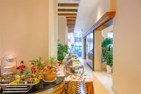 Wehouse Hotel - Airport Shuttle
