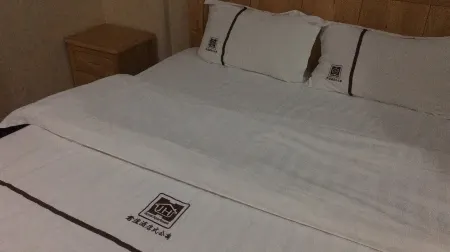 Yunfu Junhuang Hotel Apartment Отели рядом со станцией Yunfu East Railway Station