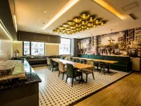The best hotel in Xiongxian City - parkir
