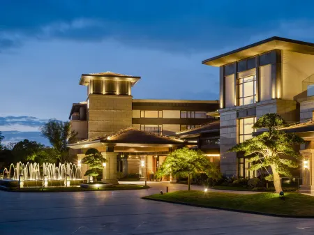 North Arcus Hotel Отели рядом с достопримечательностью «Yangcheng Lake Lotus Island»