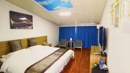 Yiliang Hongyun Hotel