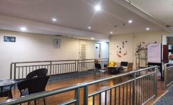 7 Days Hotel (Guiyang Jiaxiulou Yitiancheng Shopping Center) - Housity