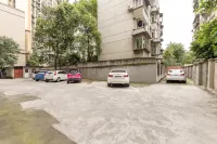 Deyang Yizhou Business Hotel