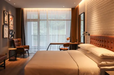 Four Points By Sheraton Qiandao Lake Отели рядом с достопримечательностью «Hubin Park»