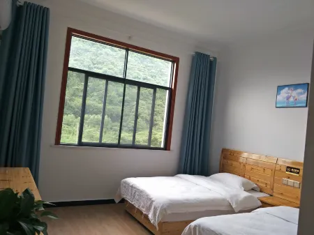 Zuishanye Huangya Farm Stay Отели рядом с достопримечательностью «Peng Lai Xian Dong»