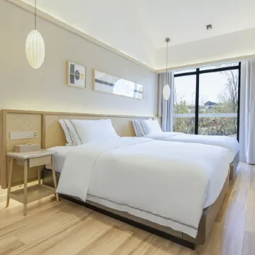 HENTIQUE PINECONE HOTEL