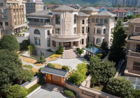 Floral  Lux Hotel·Dongyang jiuqilu hotel Отели рядом с достопримечательностью «Palace of Ming and Qing Dynasties Scenic Area»