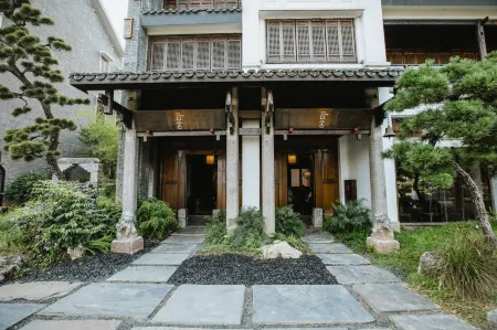 Liuzhou Qishe Hotel (Yaoyu Ancient Town Flagship Store)
