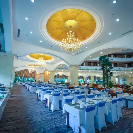 Moon Bay Seascape Hotel