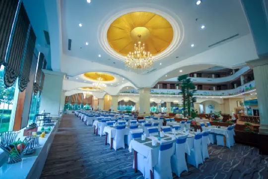 Moon Bay Seascape Hotel