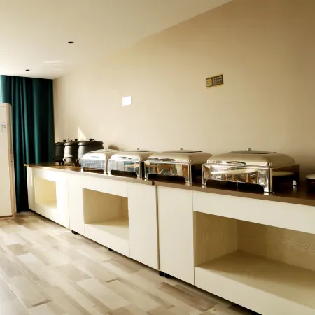 Home Inn Huaxuan Collection Hotel (Xiangcheng Tongji Avenue East Passenger Transport Station)