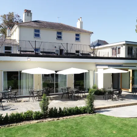 Alton House Hotel