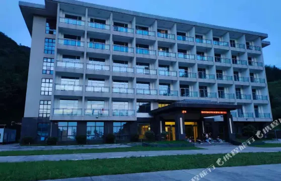 岳西明堂山酒店