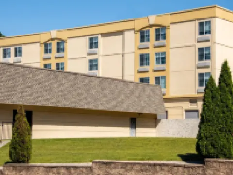 Baymont by Wyndham White Plains - Elmsford Hotels in Greenburgh