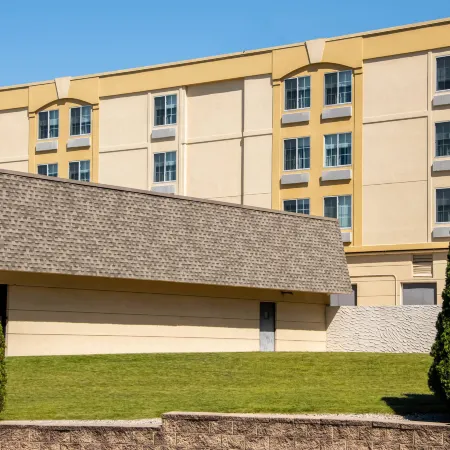 Baymont by Wyndham White Plains - Elmsford