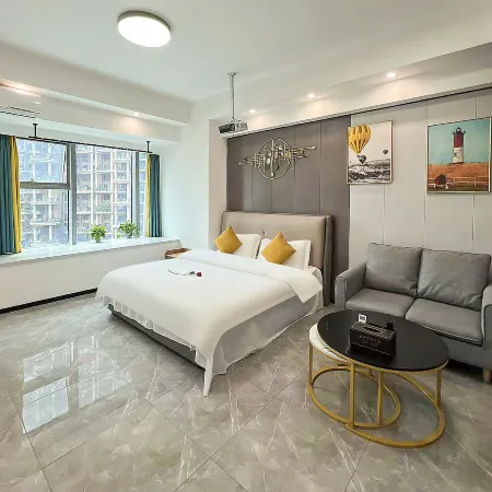 Century Hidden Apartment (Luzhou Wanxianghui)