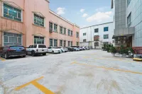 Vienna Hotel (Cele) - parking