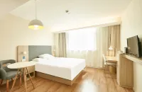 HanTing Hotel (Qingdao Dongjiakou Port) Hotels near Longwan Seaside Bathing Beach