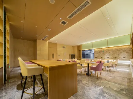 Lavande Hotel (Xingping Maweiyi Hangkong Square) Отели в г. Синпин