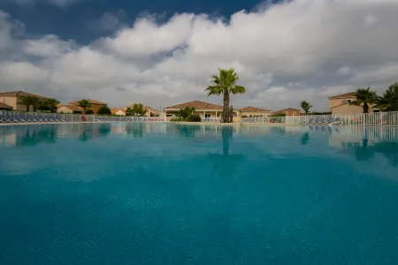 Le Domaine du Golf by Ateya Vacances Отели в г. Сен-Поль-Э-Вальмаль