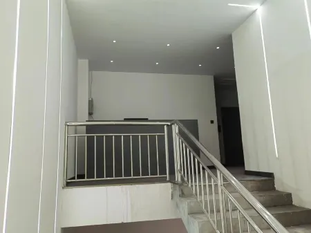 Luochuan Lugang Shangyu E-sports Hotel