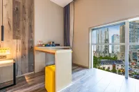Weilan Xinshe Hotel (Shilaoren Beach Miaoling Road Subway Station)