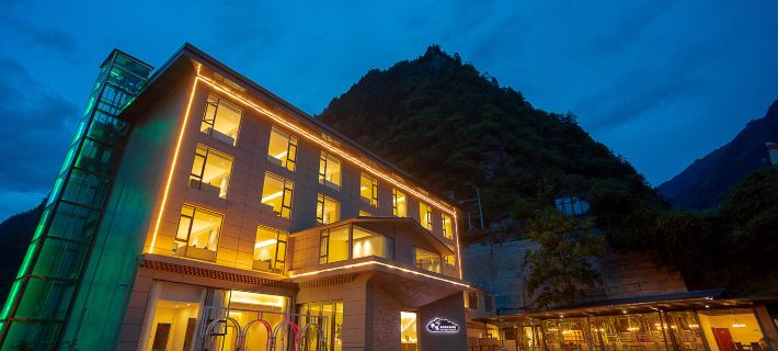 Beautiful Scenery Hotel Hotele w: Powiat Li, Syczuan