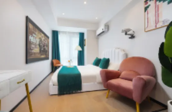 藍灣假日公寓（南京南站店）