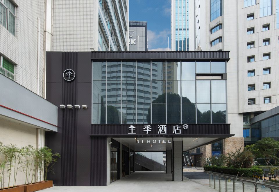 The front entrance of a hotel in an urban setting features large glass and steel doors at JI Hotel (Shenzhen Huaqiangbei Huaqiang Road Subway Station)