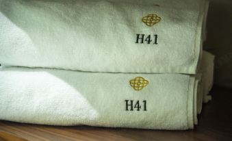 H41 Luxury Suites