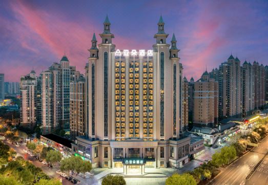 合肥明珠广场汇金商务中心亚朵酒店外景图