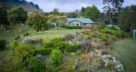 Paradise Valley Lodge Отели рядом с достопримечательностью «Парадайс Вэлли Спрингс»