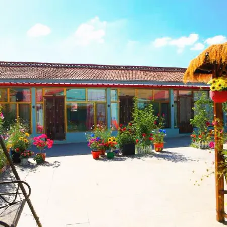 Liuji Family Hotel, Dolun