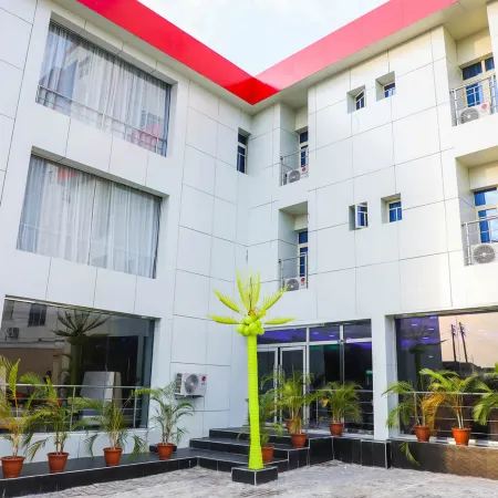 Adolak International Hotel